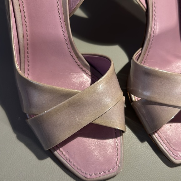 Louis Vuitton strapy heels. Lilac patent leather. size 38 1/2. - Picture 5 of 7